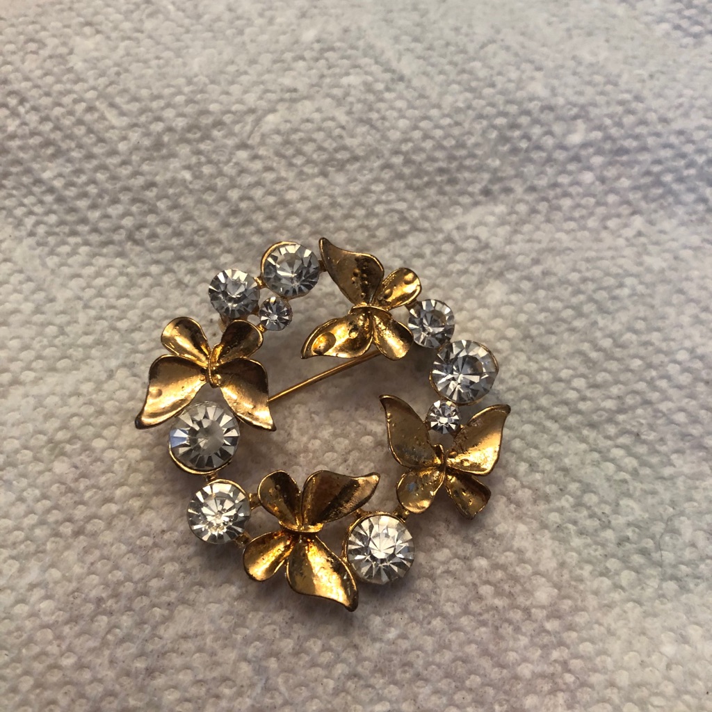 Beautiful Gold Tone And Rhinestone Brooch!!